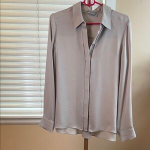 Vince Women's Light Gray/taupe Button Down silk blouse, NWOT
